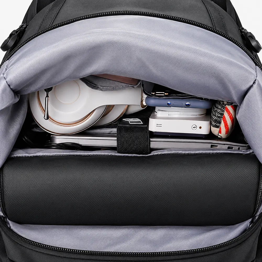 Ouverture principale et rangement du sac à dos ordinateur L’Urbain