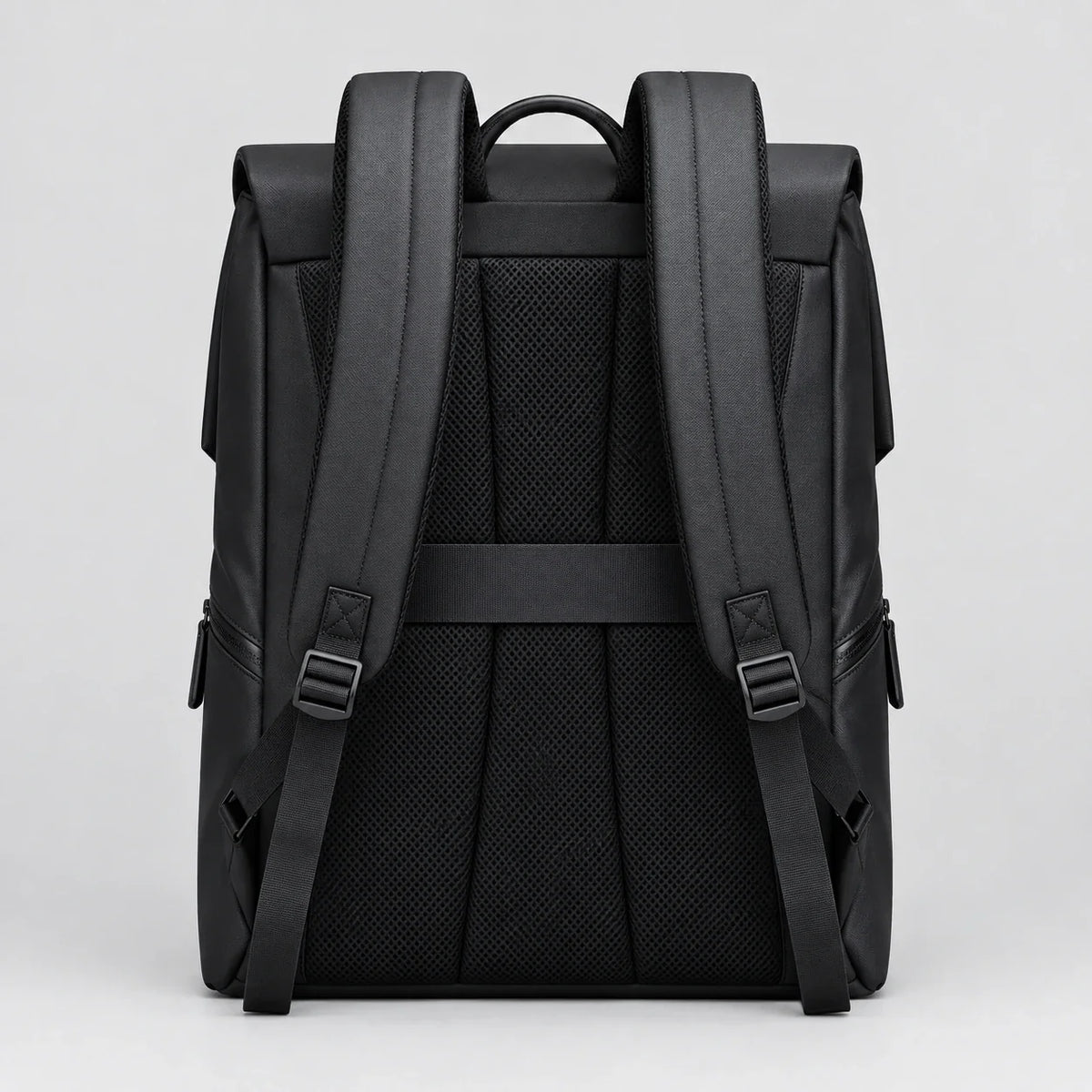 Le Classique, sac à dos ordinateur noir à rabat, vue arrière