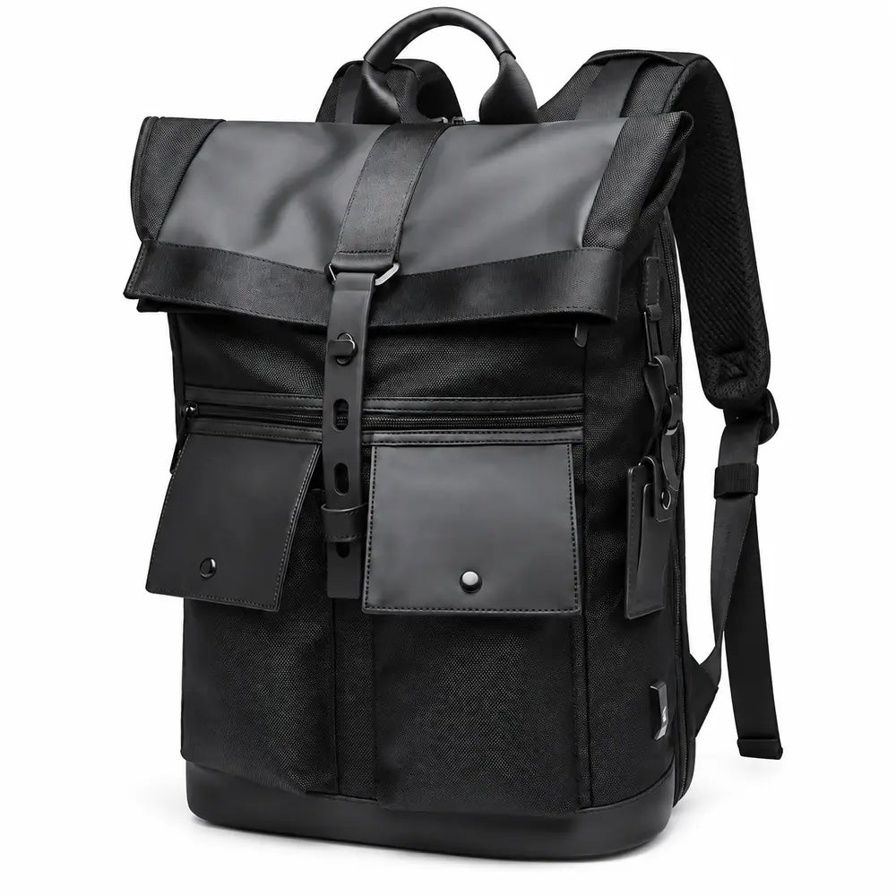 Le Business, sac à dos ordinateur noir sur fond blanc