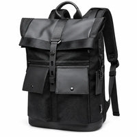 Le Business, sac à dos ordinateur noir sur fond blanc