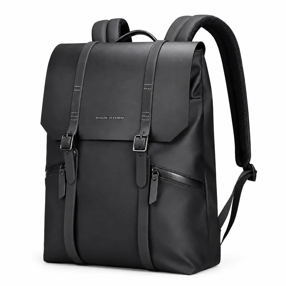 Le Classique, sac à dos ordinateur noir à rabat sur fond blanc
