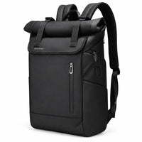 Le Nomade, sac à dos ordinateur Roll Top noir sur fond blanc